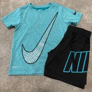Boys Nike Outfit Size 4 (x-small)